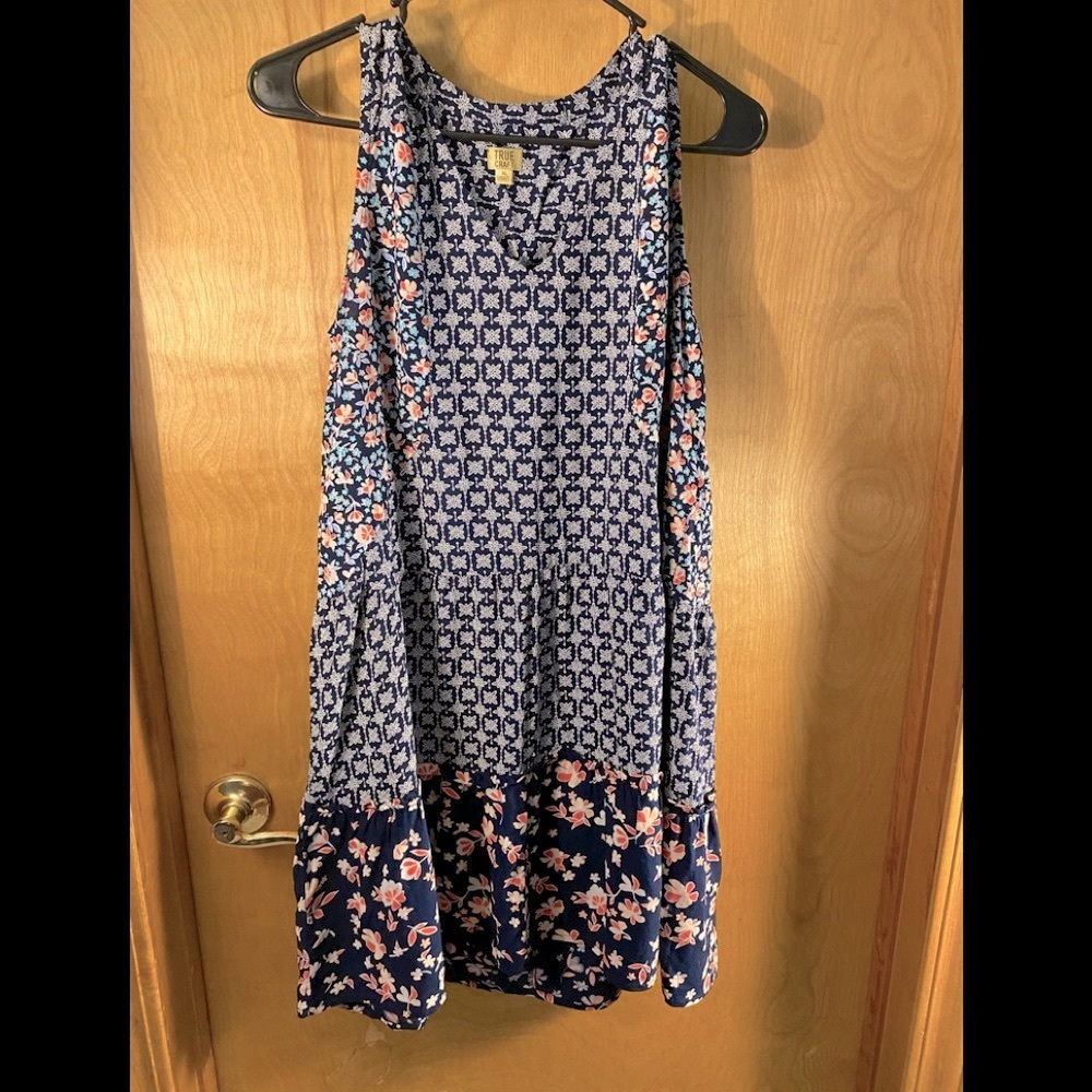 True craft sleeveless dress